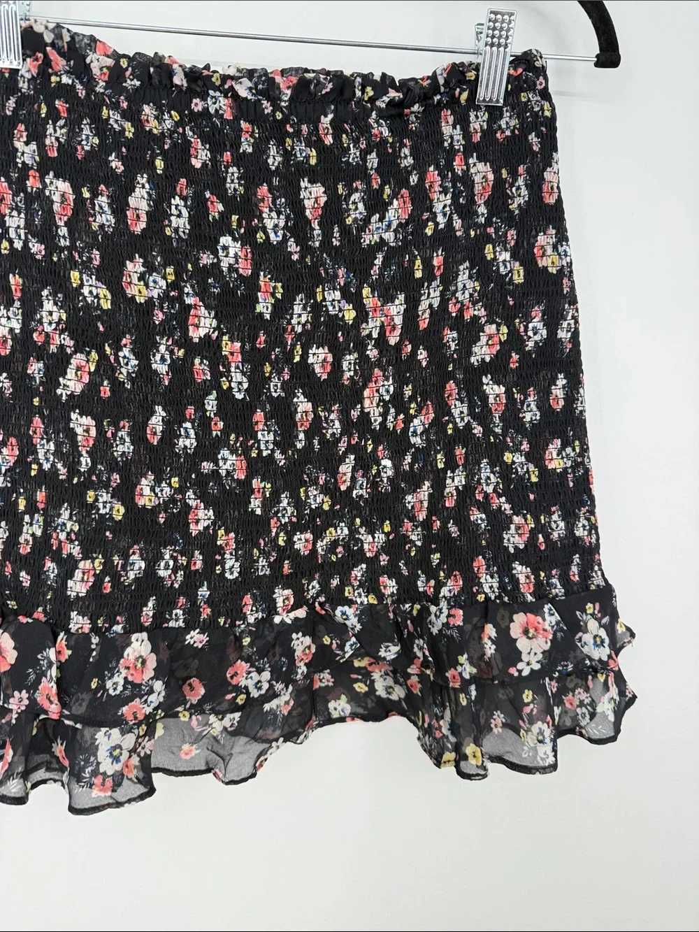 Intermix Black Floral Smocked Ruffle Hem Mini Skirt 100% Silk size 6